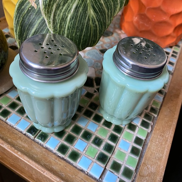 Pioneer Woman Salt and Pepper Shakers - Picture 3 of 11